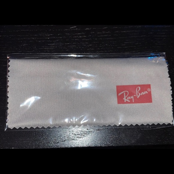 Polarized Ray-Ban Sunglasses - Picture 2 of 4